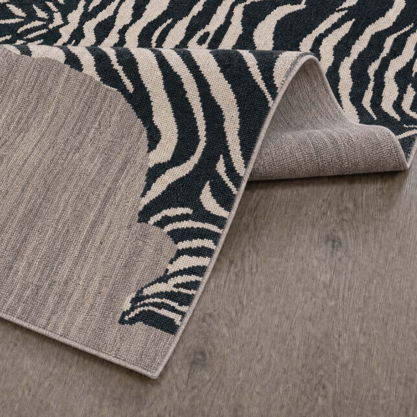 OUSHAK TIGER GREY&BLACK 210X342