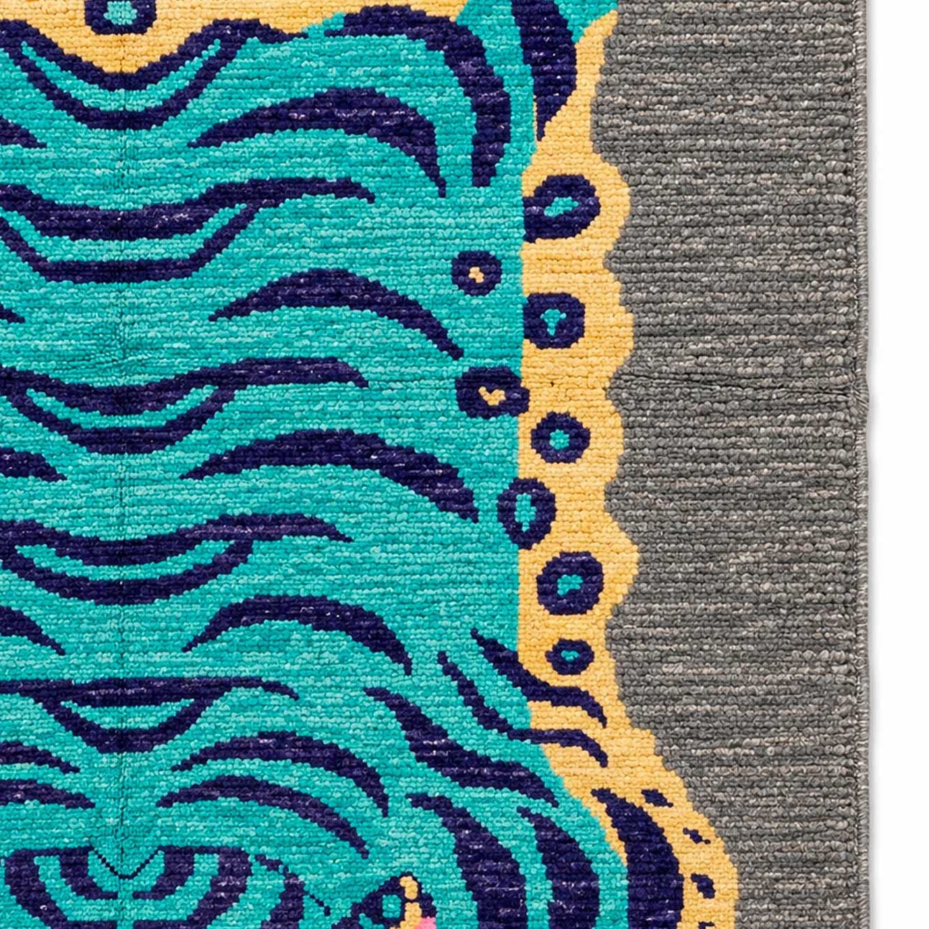 OUSHAK TIGER GREY 206X313