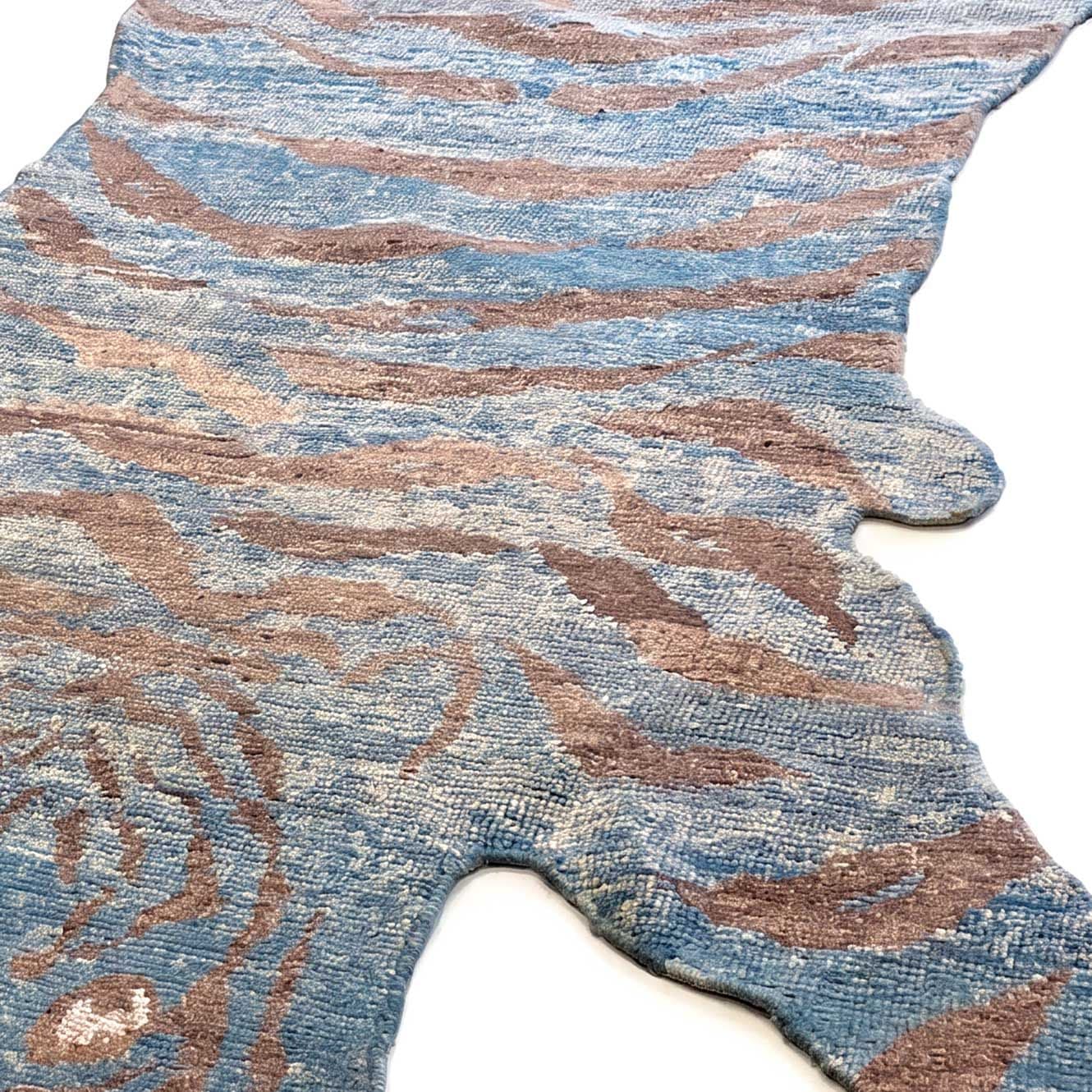 OUSHAK TIGER EMPTY BLUE 220X326