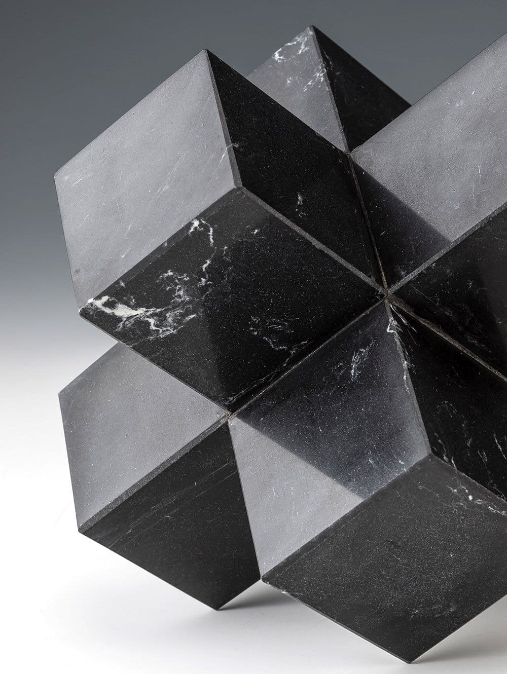 ADORNO CROSS MARBLE BLACK