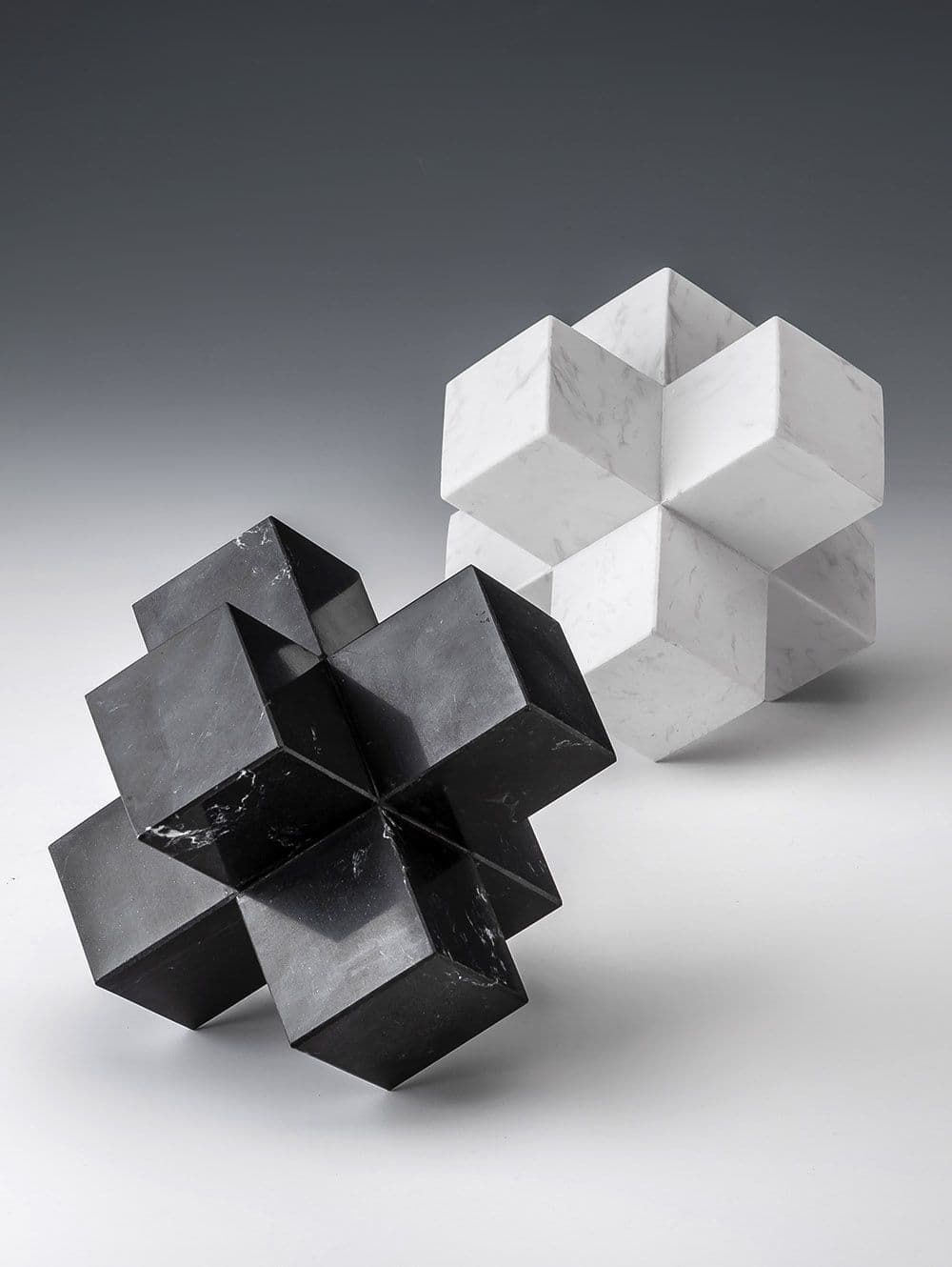 ADORNO CROSS MARBLE BLACK