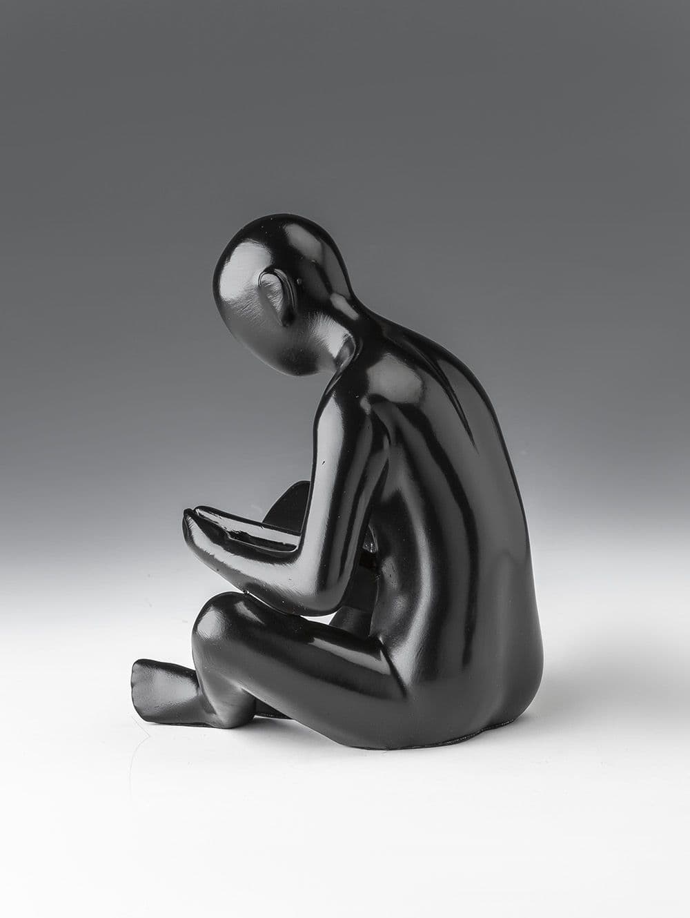 FIGURA READING BLACK