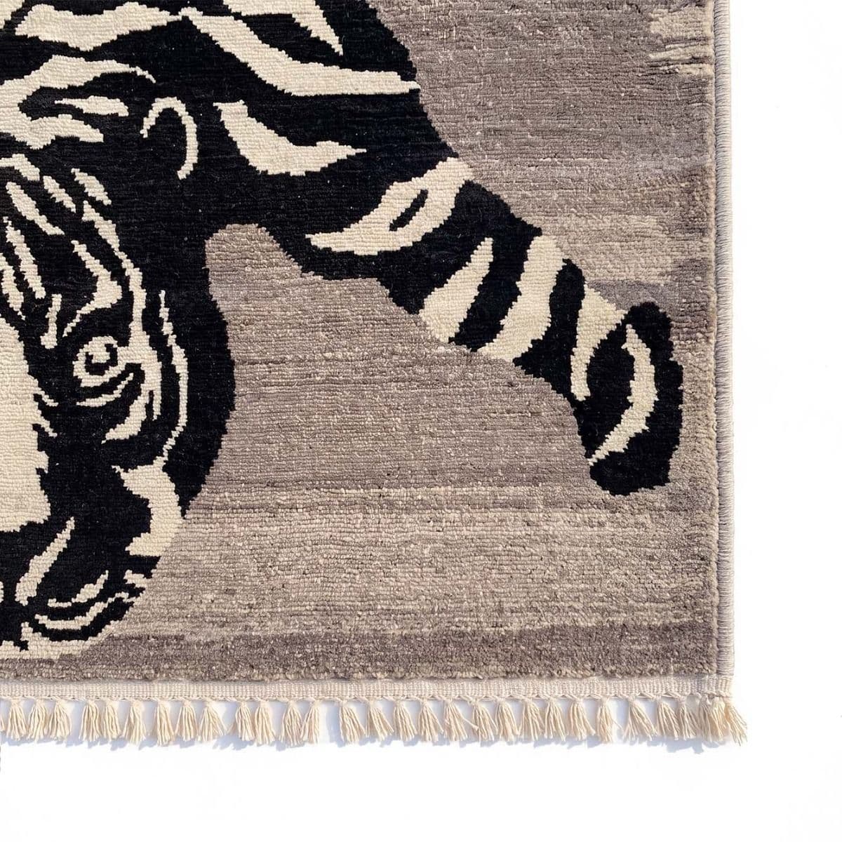 OUSHAK TIGER GREY&BLACK 210X342