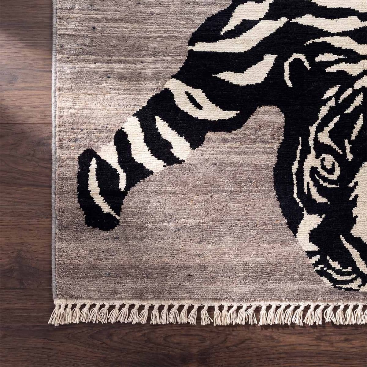 OUSHAK TIGER GREY&BLACK 210X342