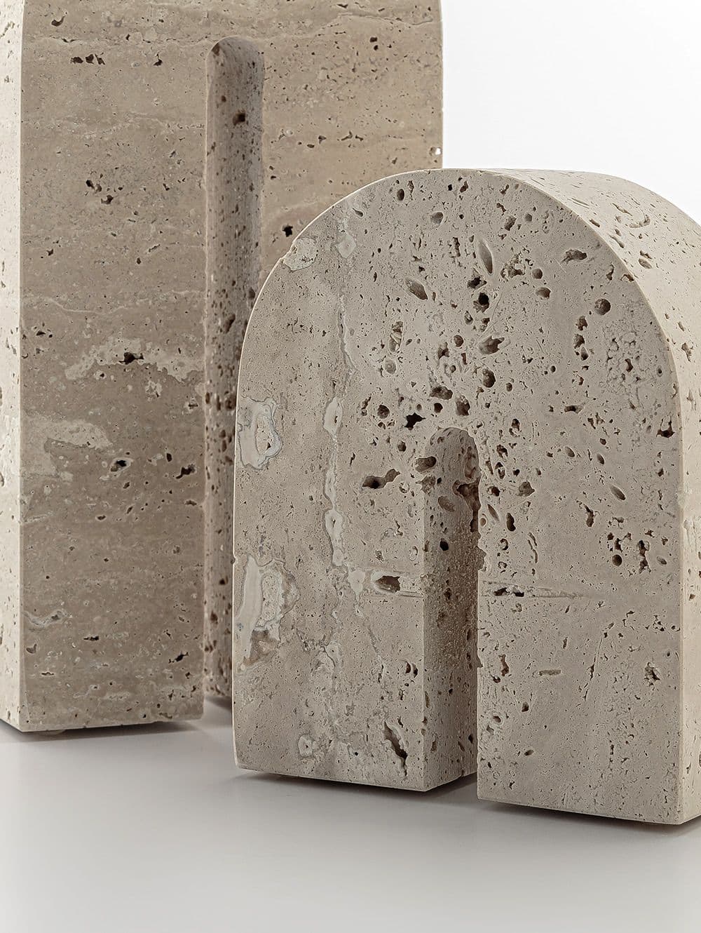 SUJETA LIBROS BARNET TRAVERTINE