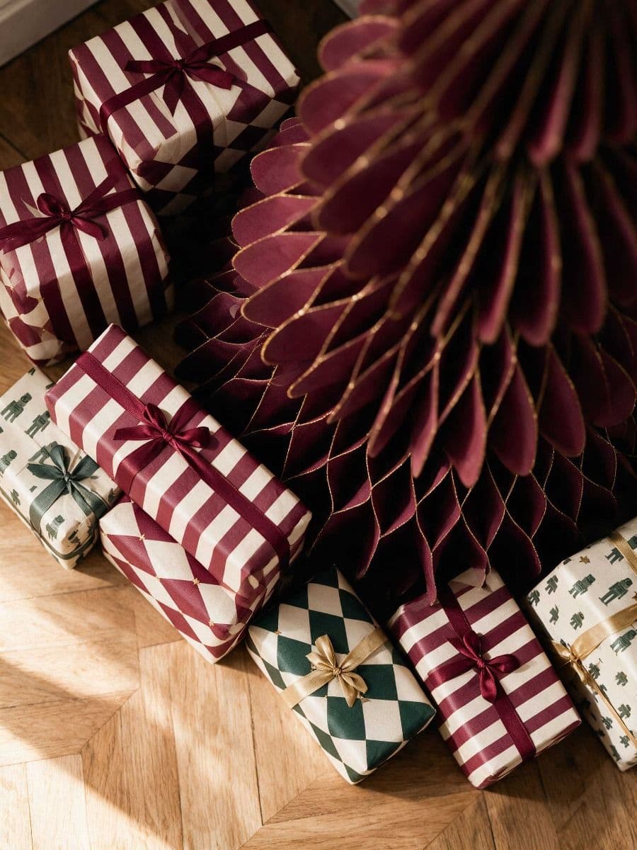 ARBOL DE NAVIDAD DE PAPEL MAROON 180CM